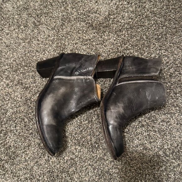 Bedstu Weathered Grey Round Toe Boho Leather Yell Ankle Booties - Picture 6 of 9